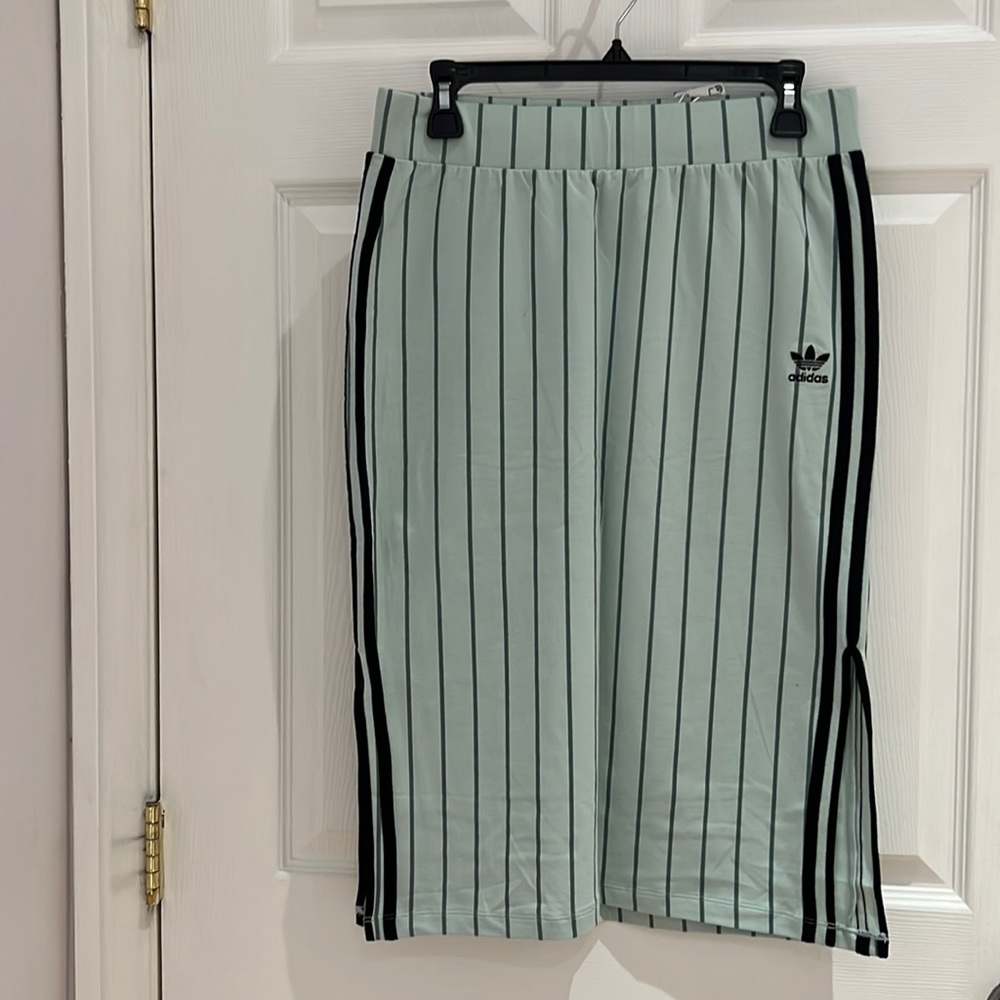 NWT Women Adidas 3 Stripes Skirt VAPOUR /Mint  GREEN Medium Midi Logo Pinstripe